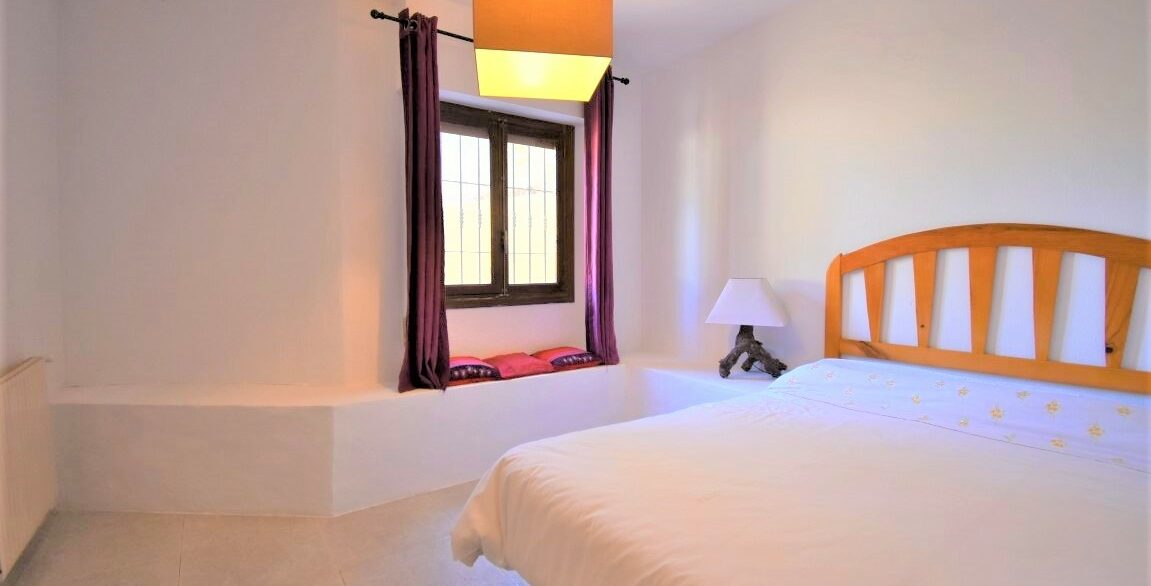 12OC1706Bed2