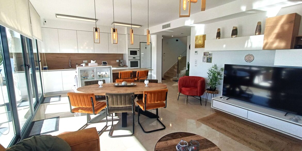 12852_stunning_detached_villa_with_heated_pool_and_large_underbuild_190226155305_4