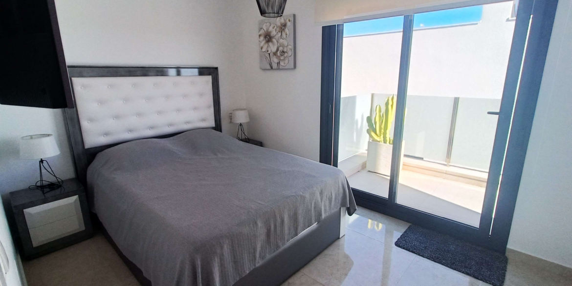 12852_stunning_detached_villa_with_heated_pool_and_large_underbuild_190226155441_22.1
