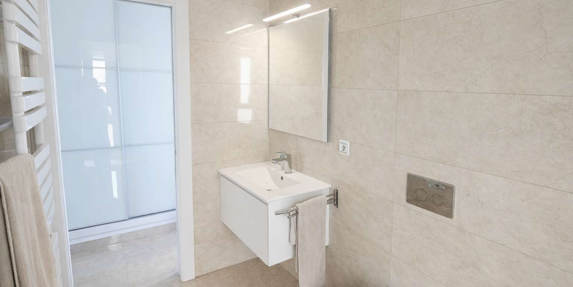 12852_stunning_detached_villa_with_heated_pool_and_large_underbuild_190226155443_26.1