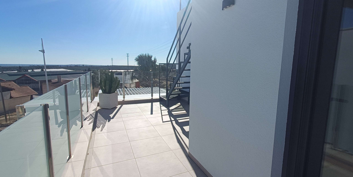 12852_stunning_detached_villa_with_heated_pool_and_large_underbuild_190226155457_27.1