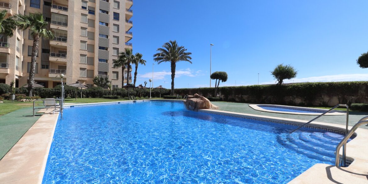o_1hs7uduuji1r1tk5kt0dba11433f
