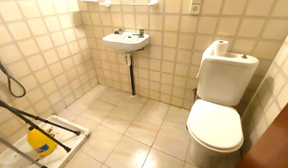 Bathroom-1-CSH67.jpeg