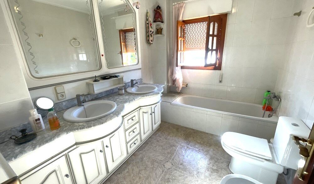 Bathroom-2-CSH67.jpeg