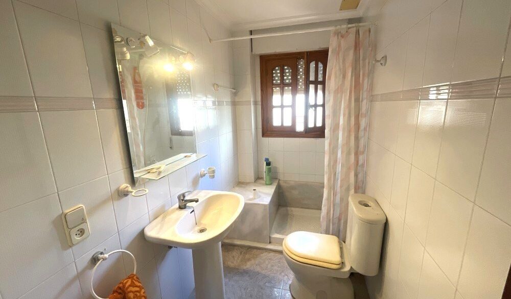 Bathroom-3-CSH67.jpeg