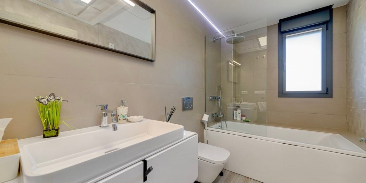 Bathroom-4-CSH94