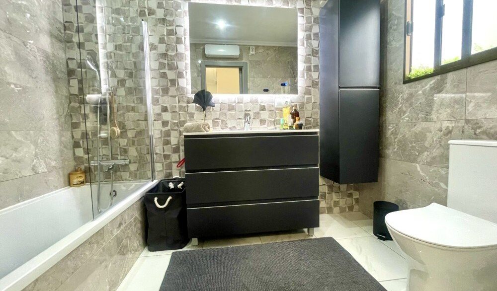 Bathroom-CSH124.jpeg