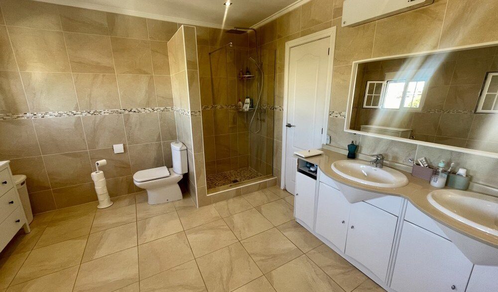 Bathroom-CSH146.jpeg
