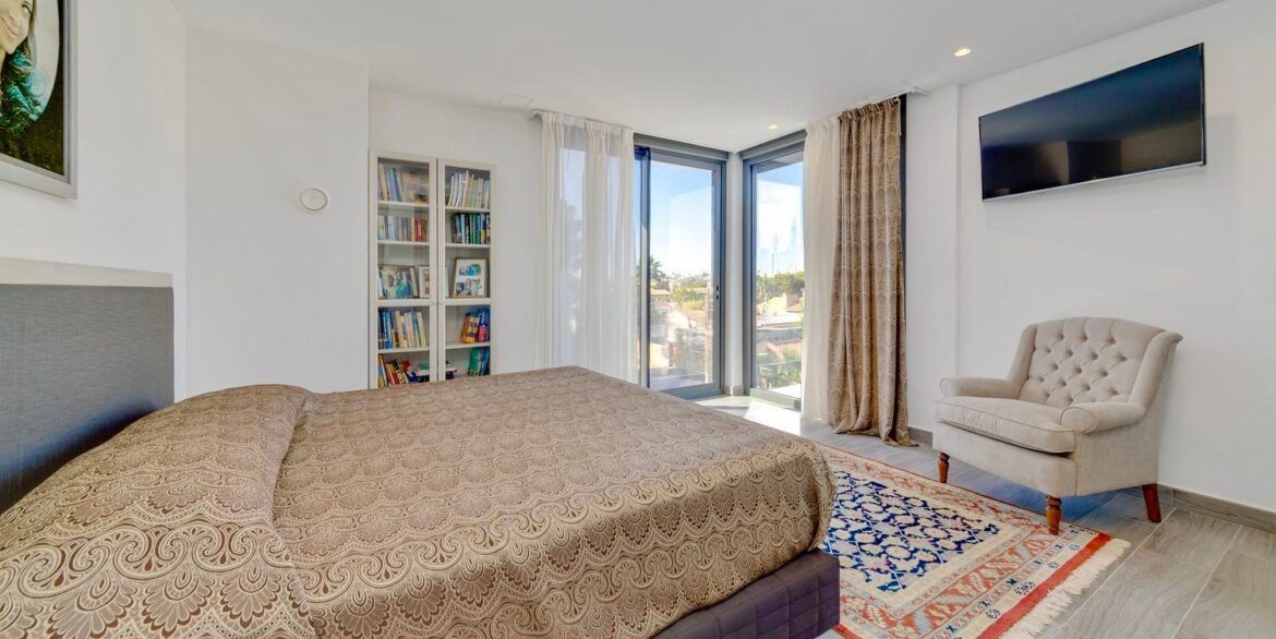 Bedroom-8-CSH94