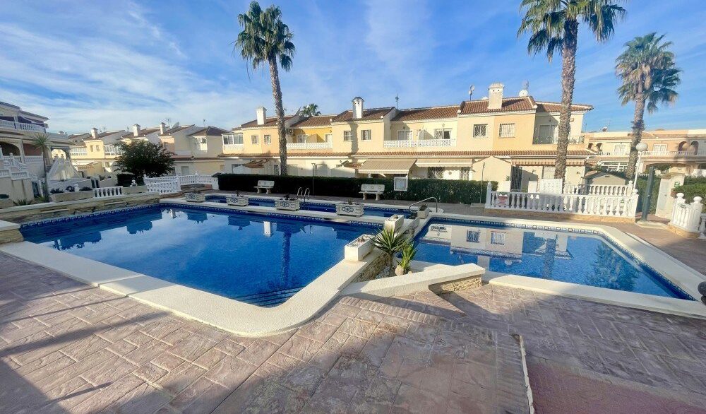 Community-pool-CSH145