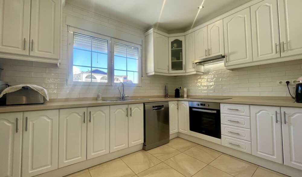 Main-kitchen-CSH146.jpeg