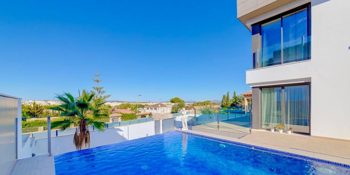 Pool-view-CSH94