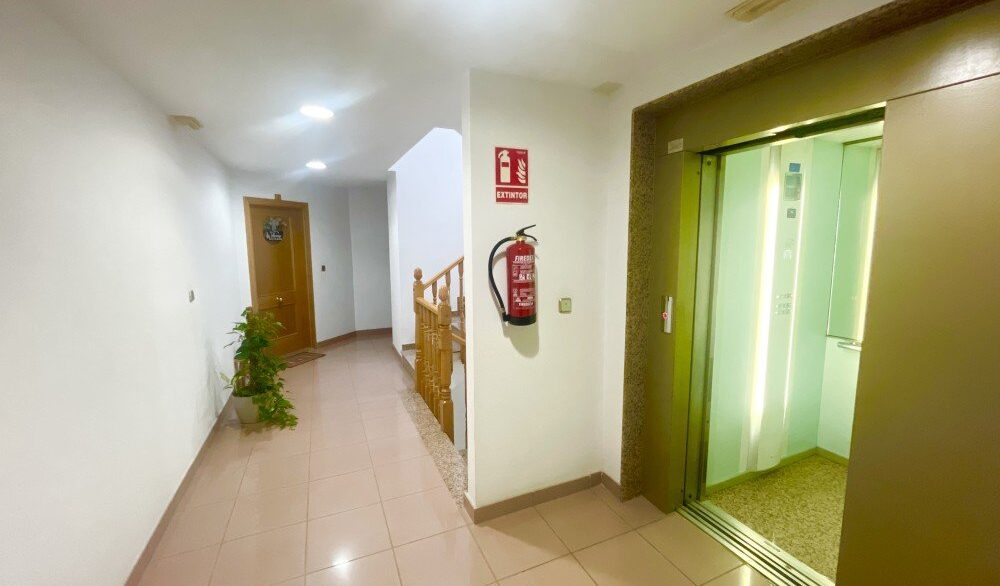 elevator-CSH69.jpeg