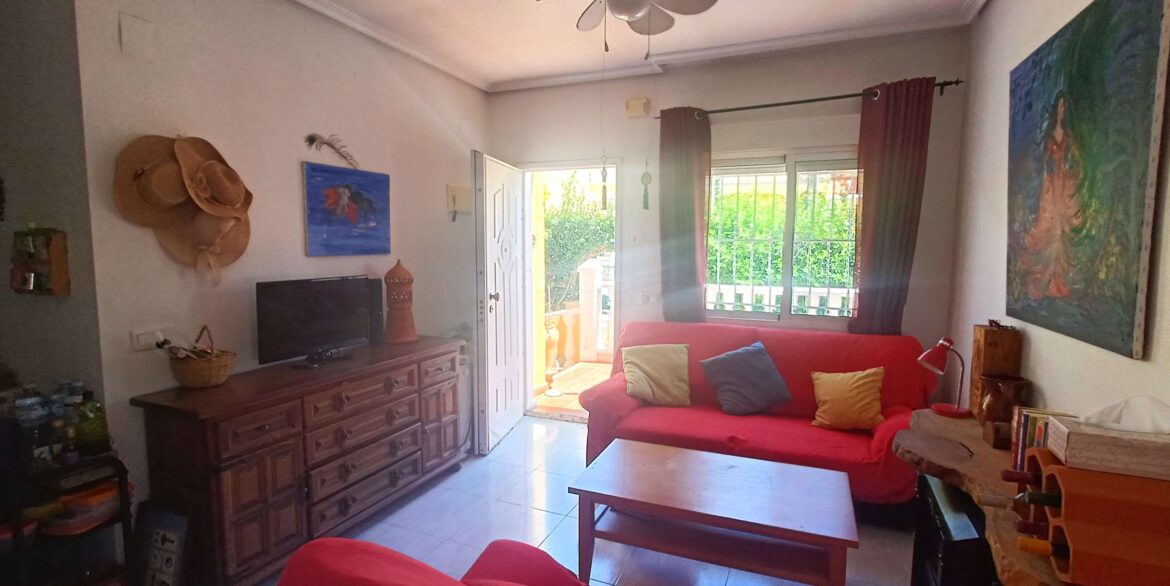 13641_beautiful_quad_with_underbuild__solarium_and_walking_distance_to_amenities_260526171855_4