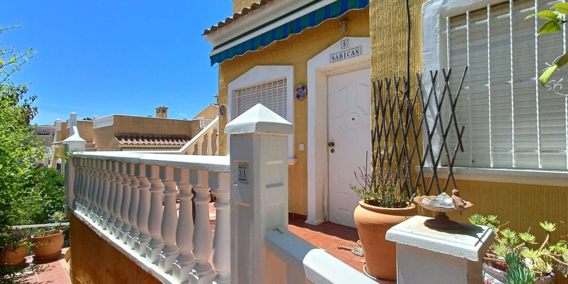 13641_beautiful_quad_with_underbuild__solarium_and_walking_distance_to_amenities_260526171855_5