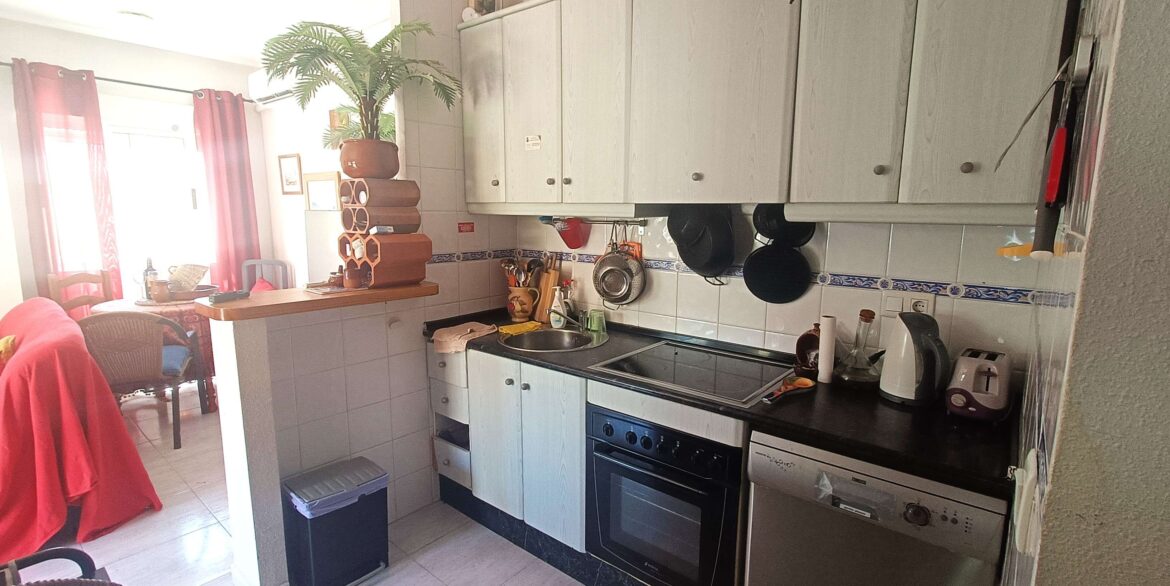 13641_beautiful_quad_with_underbuild__solarium_and_walking_distance_to_amenities_260526172034_8