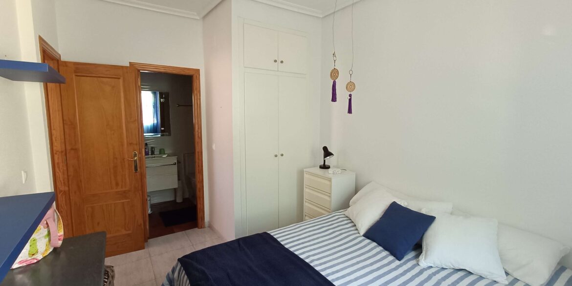 13641_beautiful_quad_with_underbuild__solarium_and_walking_distance_to_amenities_260526172051_13