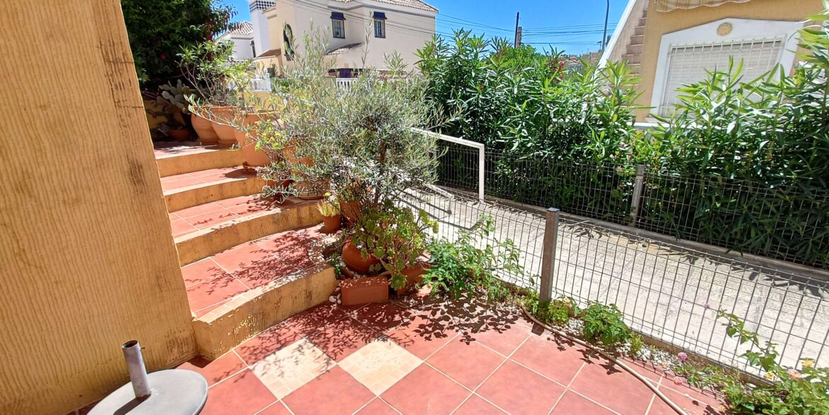 13641_beautiful_quad_with_underbuild__solarium_and_walking_distance_to_amenities_260526172141_19