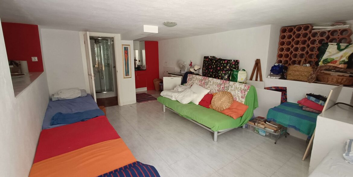 13641_beautiful_quad_with_underbuild__solarium_and_walking_distance_to_amenities_260526172223_22