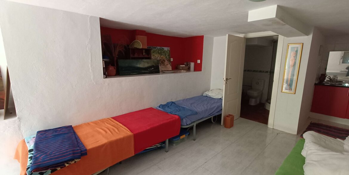 13641_beautiful_quad_with_underbuild__solarium_and_walking_distance_to_amenities_260526172223_23