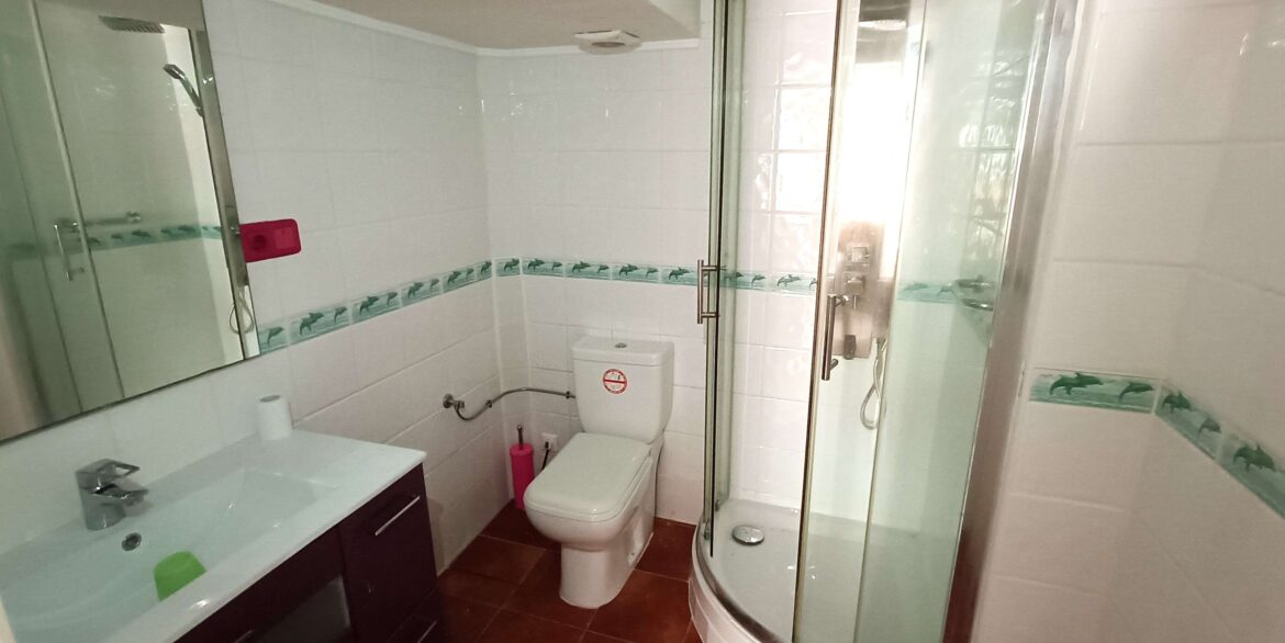 13641_beautiful_quad_with_underbuild__solarium_and_walking_distance_to_amenities_260526172301_26