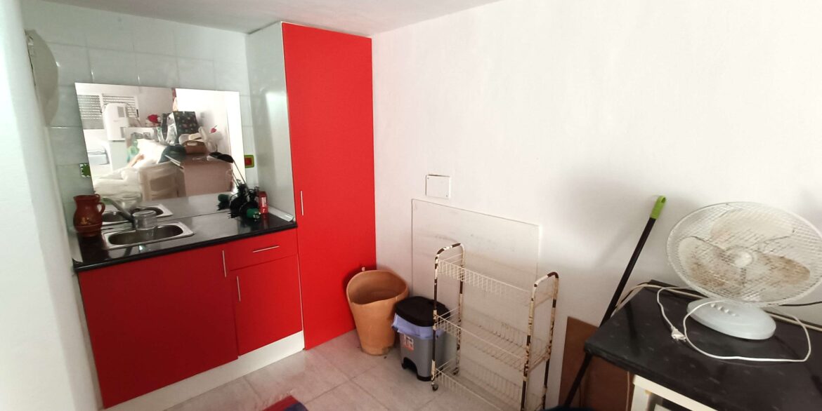 13641_beautiful_quad_with_underbuild__solarium_and_walking_distance_to_amenities_260526172301_30