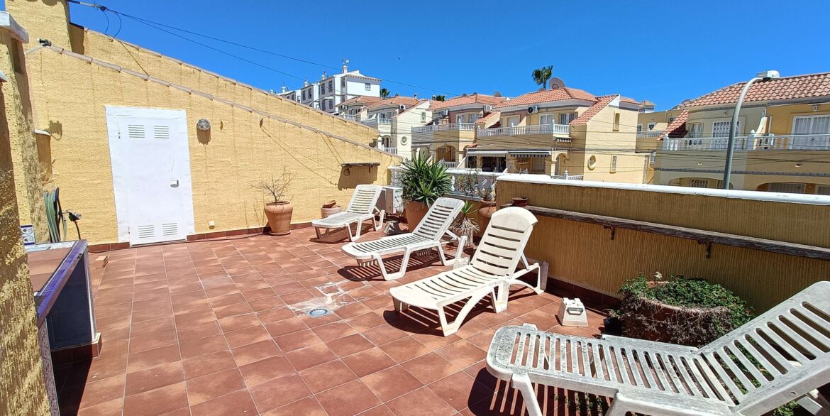 13641_beautiful_quad_with_underbuild__solarium_and_walking_distance_to_amenities_260526172304_27