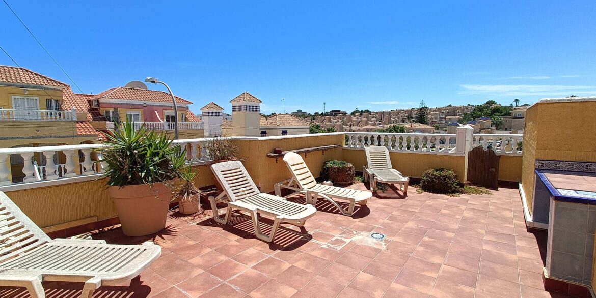 13641_beautiful_quad_with_underbuild__solarium_and_walking_distance_to_amenities_260526172304_28