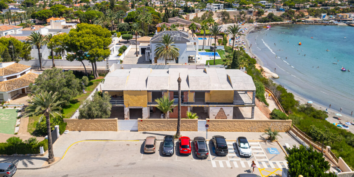 6a50d6ba20f70_Large-villa-8