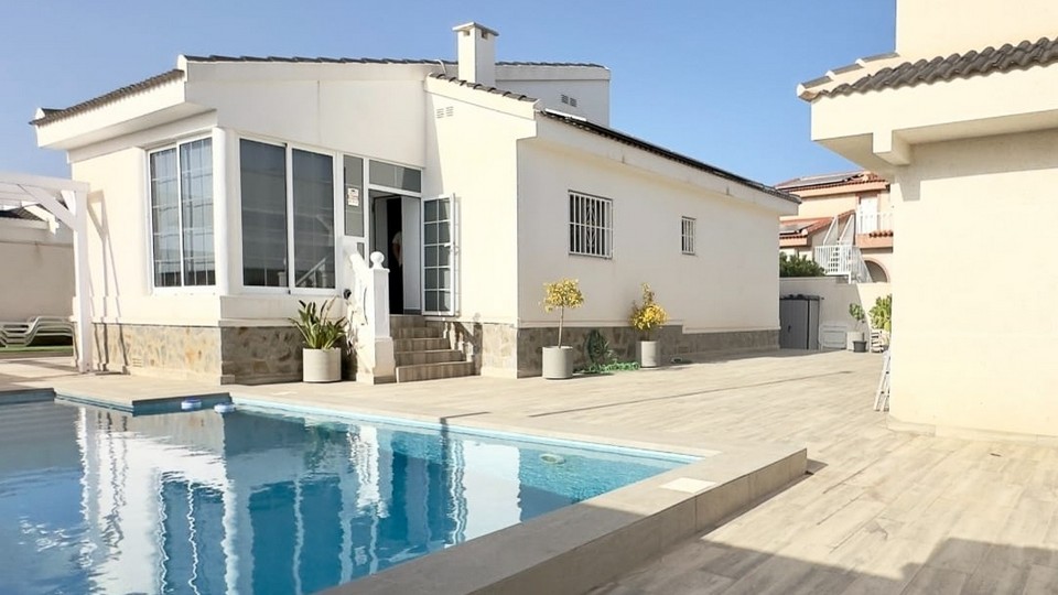 Villa Pool