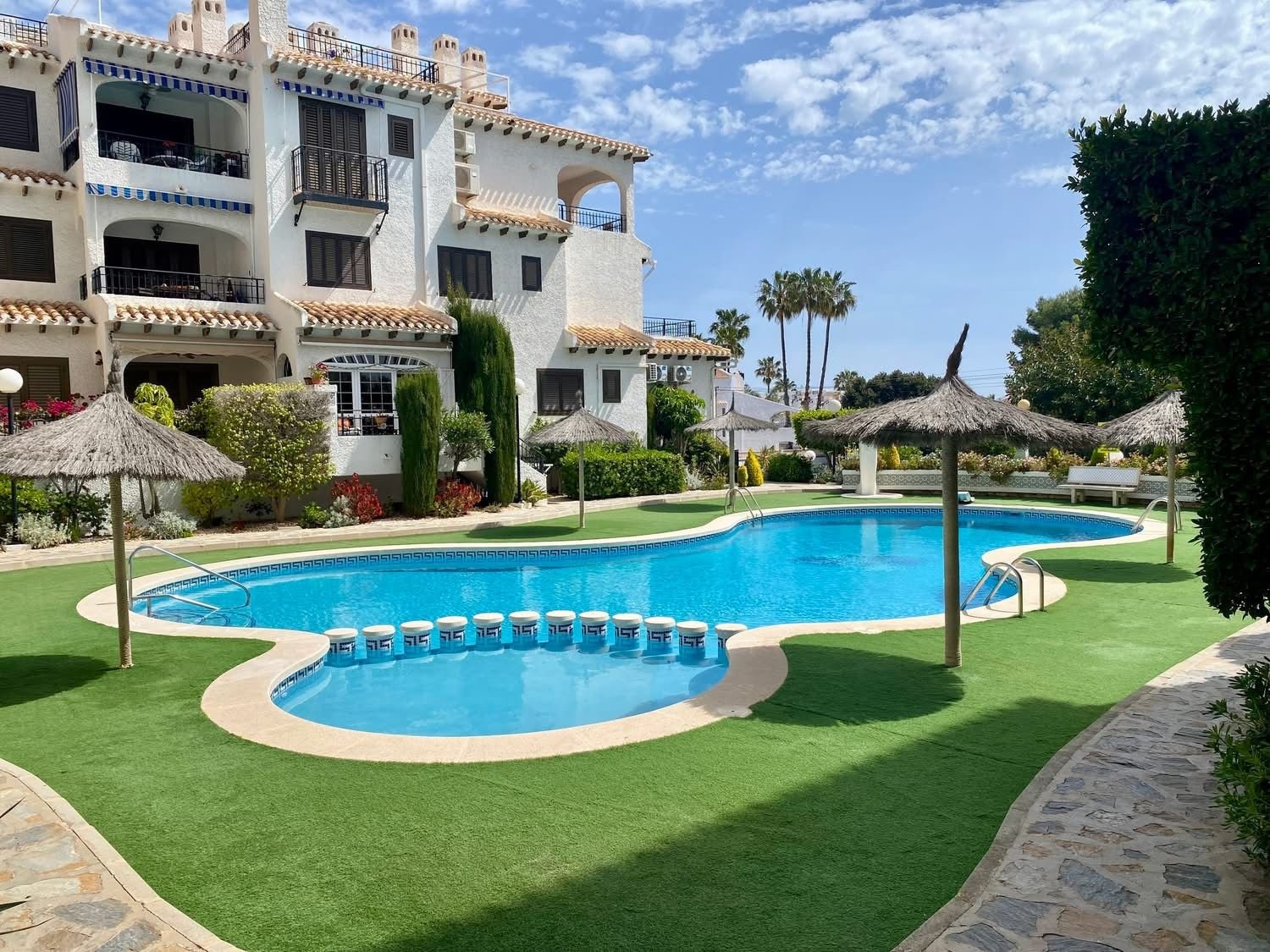 2 Bed, 1 Bath, Apartment in Orihuela Costa
