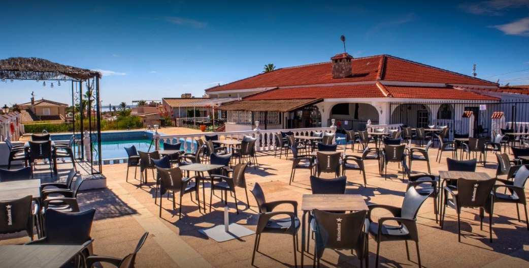 Quesada - Lakeview Bar