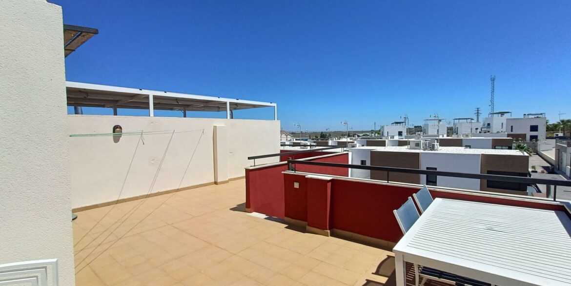 13687_beautiful_quad_villa_with_large_solarium__underbuild_and_garage_280526170603_27