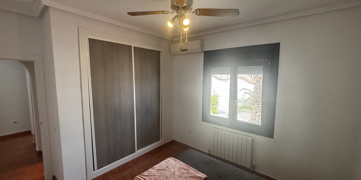 bc404-bedroom_3..bc404-