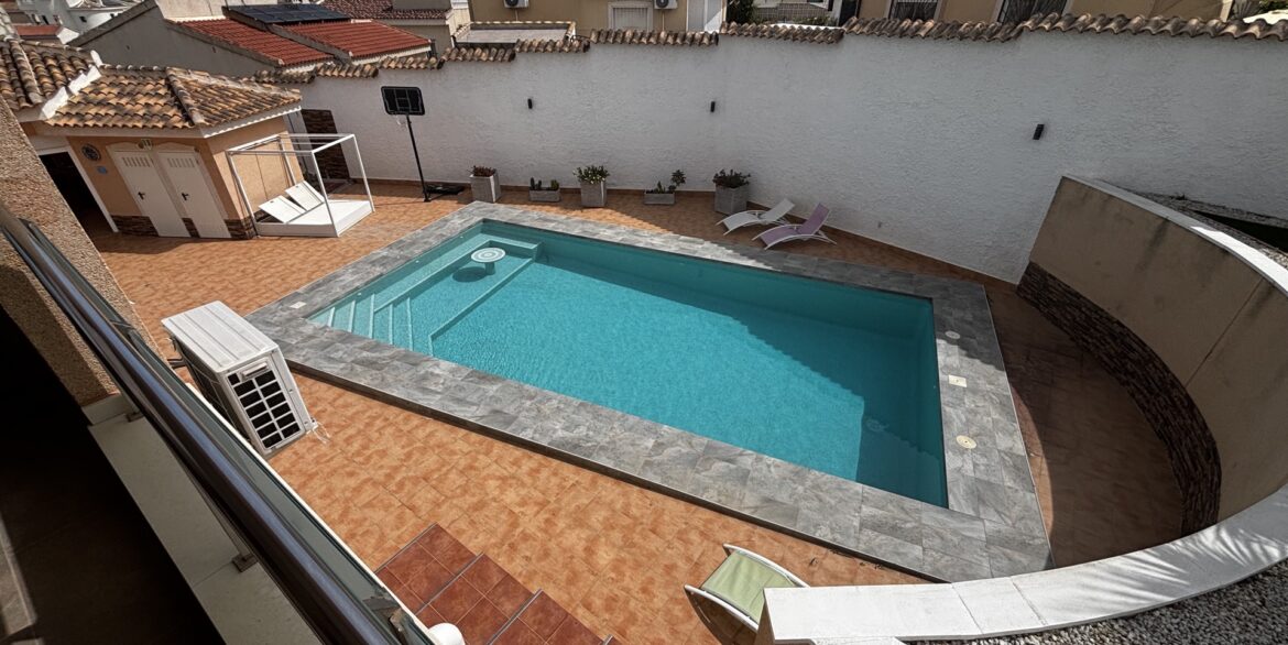 bc404-pool_from_terracebc404-
