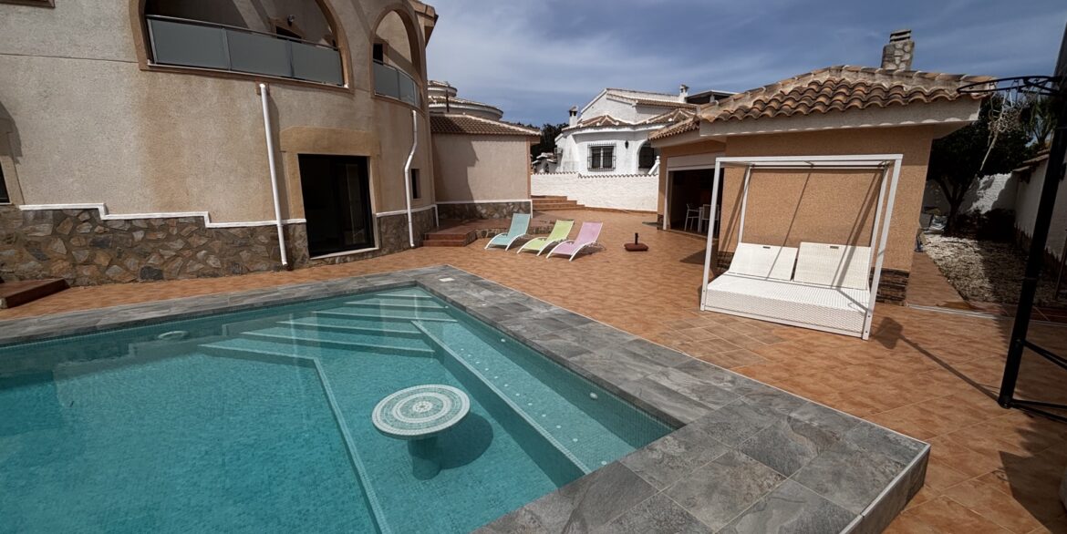 bc404-pool_seatingbc404-