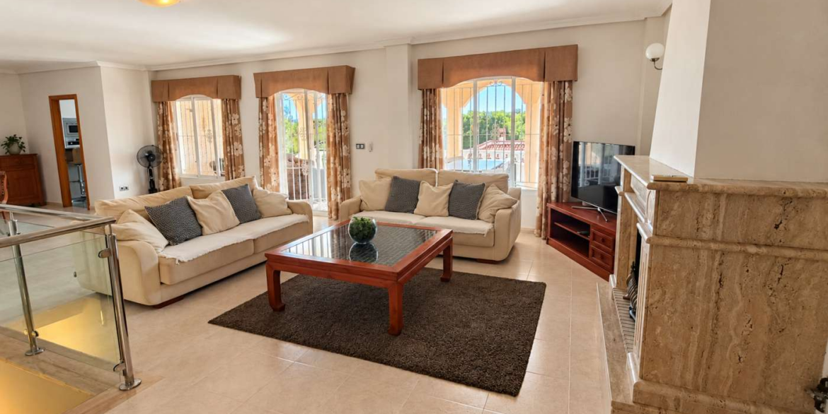 14760_impressive_6_bedroom_villa_with_private_pool_and_bar_221026105308_1