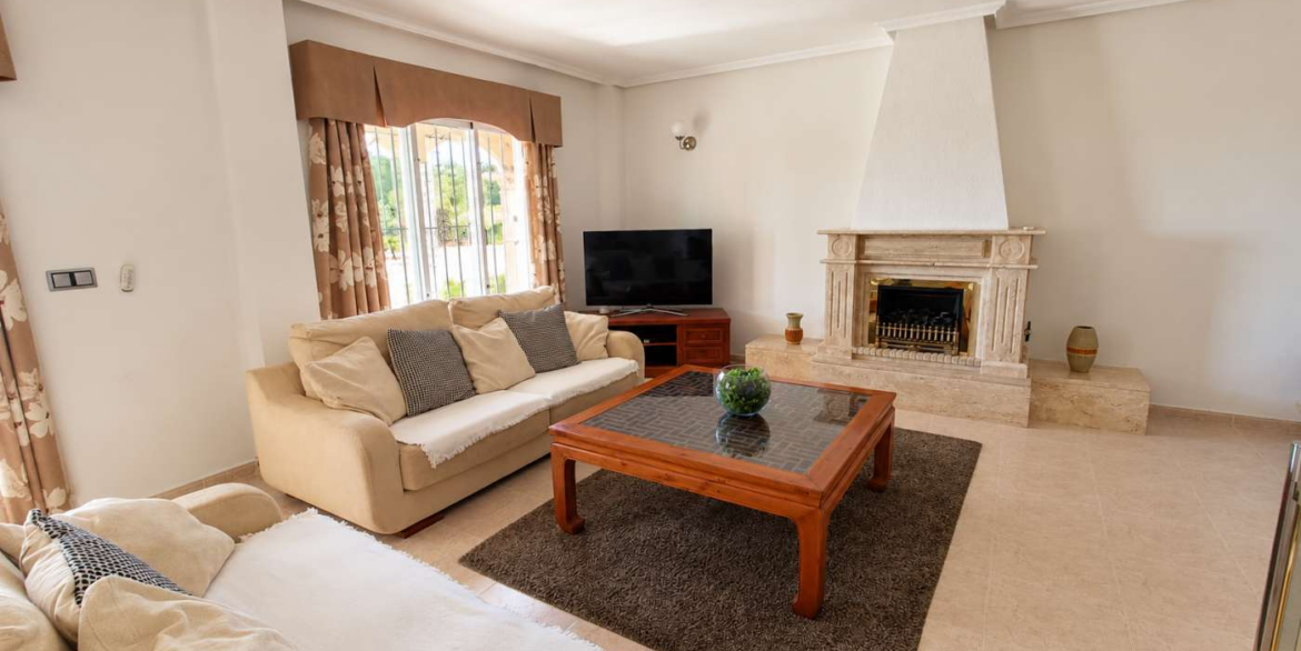 14760_impressive_6_bedroom_villa_with_private_pool_and_bar_221026105309_2