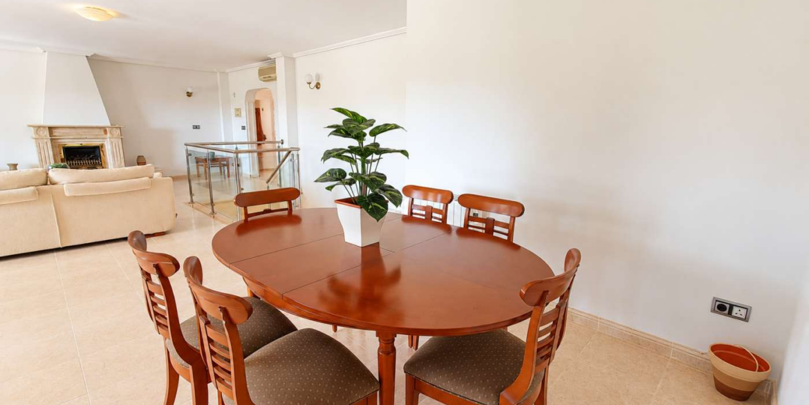 14760_impressive_6_bedroom_villa_with_private_pool_and_bar_221026105356_10