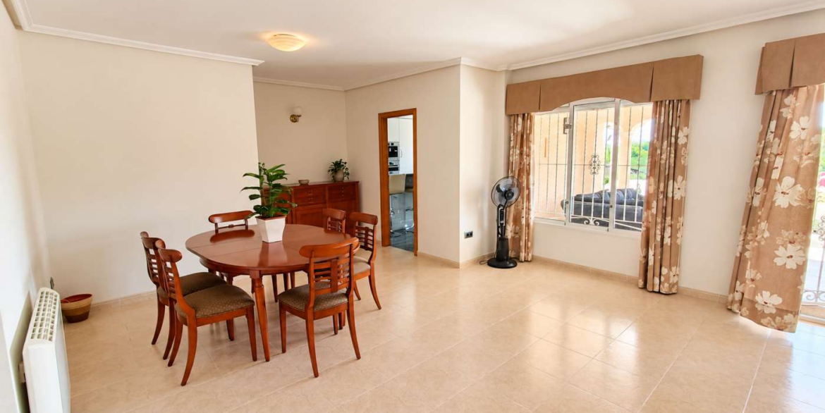 14760_impressive_6_bedroom_villa_with_private_pool_and_bar_221026105356_8.1