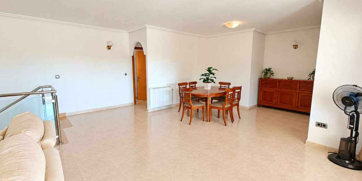 14760_impressive_6_bedroom_villa_with_private_pool_and_bar_221026105356_9