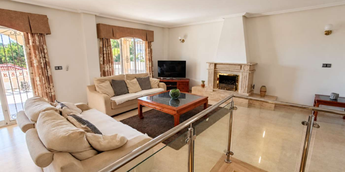 14760_impressive_6_bedroom_villa_with_private_pool_and_bar_221026105357_8
