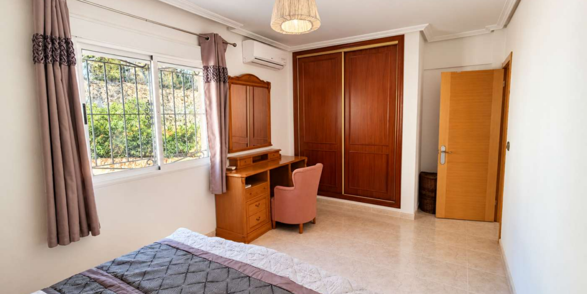 14760_impressive_6_bedroom_villa_with_private_pool_and_bar_221026105608_20
