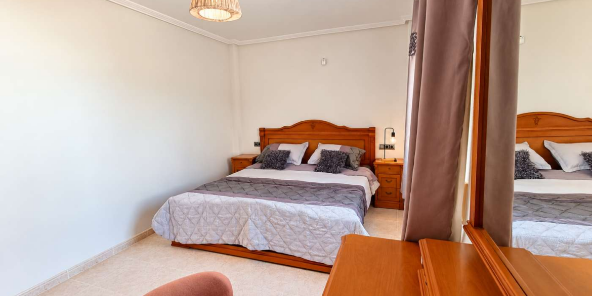 14760_impressive_6_bedroom_villa_with_private_pool_and_bar_221026105608_21