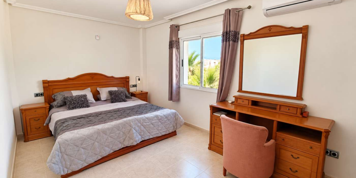 14760_impressive_6_bedroom_villa_with_private_pool_and_bar_221026105609_19