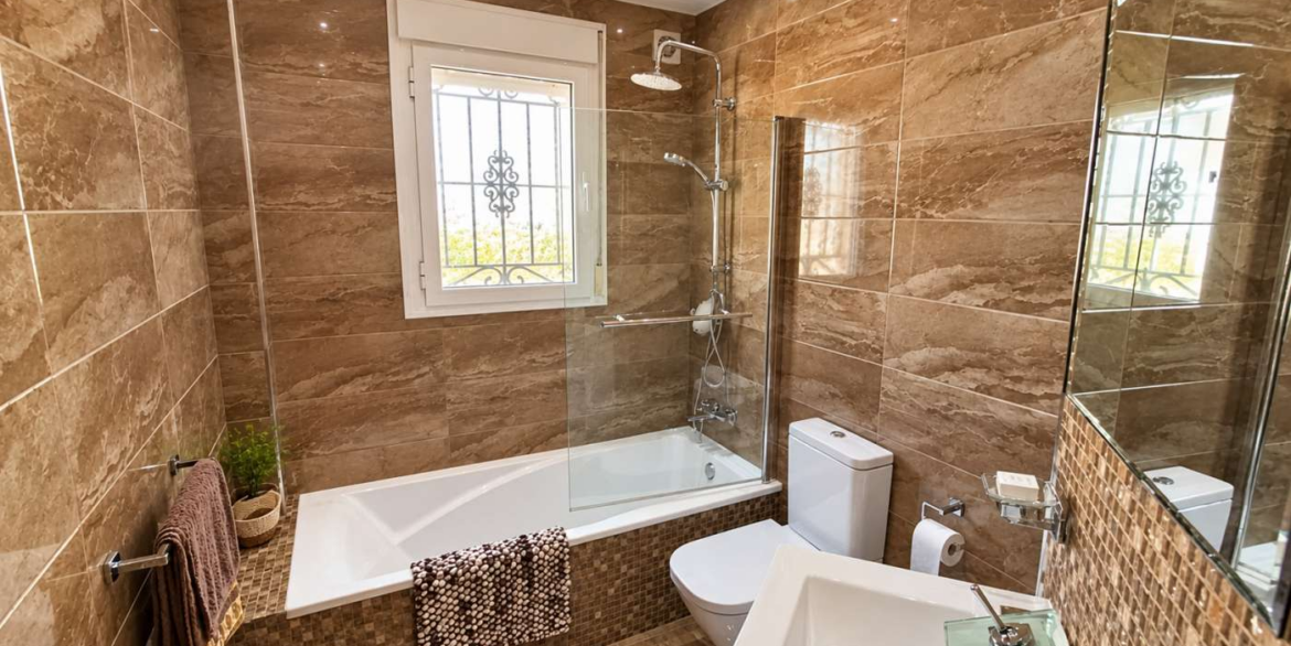 14760_impressive_6_bedroom_villa_with_private_pool_and_bar_221026105609_22