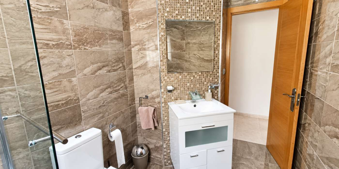 14760_impressive_6_bedroom_villa_with_private_pool_and_bar_221026105609_23