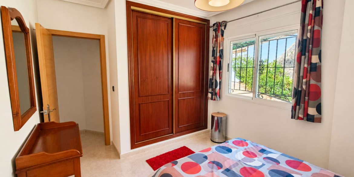14760_impressive_6_bedroom_villa_with_private_pool_and_bar_221026110826_25