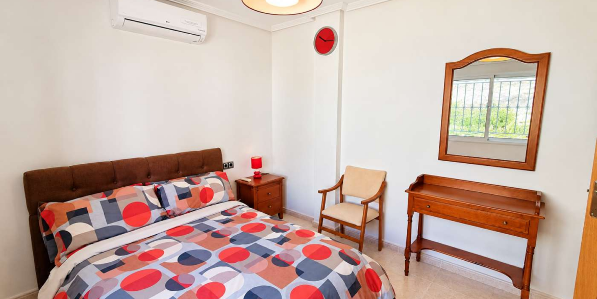 14760_impressive_6_bedroom_villa_with_private_pool_and_bar_221026110826_26