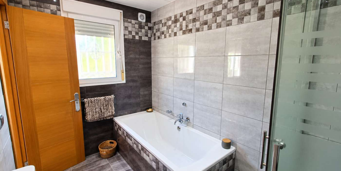 14760_impressive_6_bedroom_villa_with_private_pool_and_bar_221026111000_34